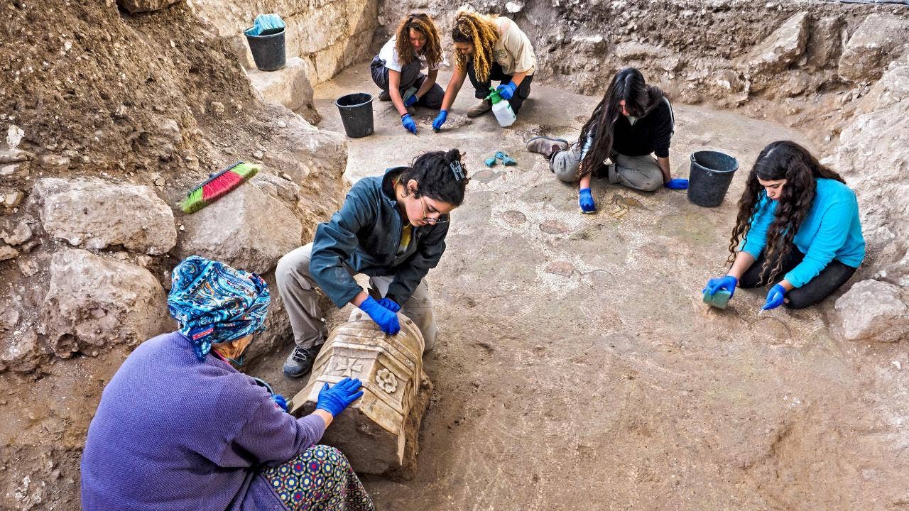 Awesome discovery by Israeli archaeologists Awesome discovery by Israeli archaeologists